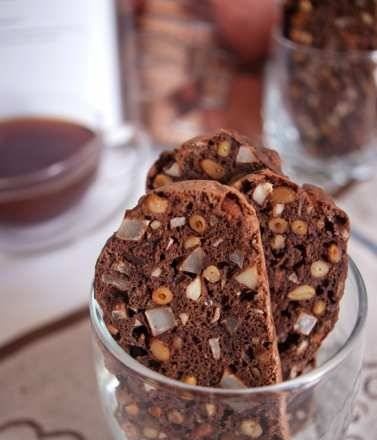 Chocolate biscotti Three nuts