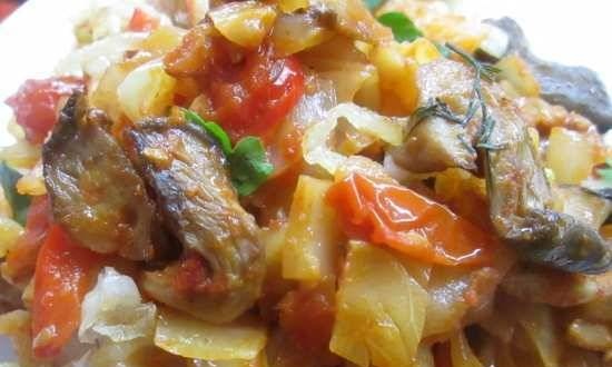 Spicy cabbage with mushrooms and tomatoes