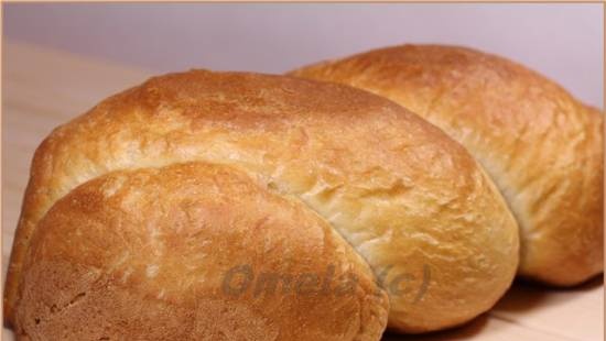 Szitáljon 1 fokozatú lisztből sodort kenyeret a kemencében