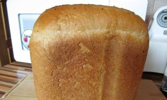 Tarwe-roggebrood met proteïne in een broodbakmachine