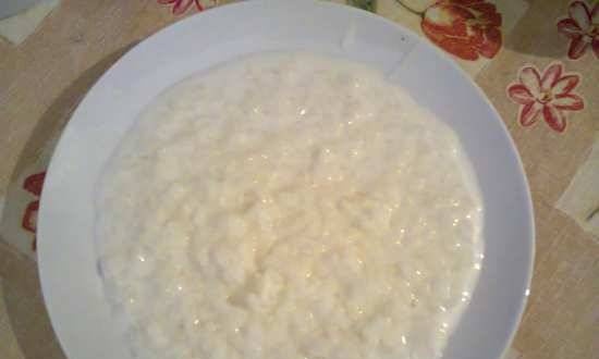 عصيدة أرز الحليب في طباخ متعدد بولاريس