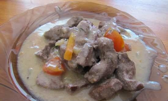 Ang atay ng Stroganoff sa isang mabagal na kusinilya