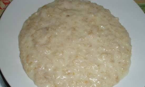 Oatmeal porridge in a multicooker Polaris