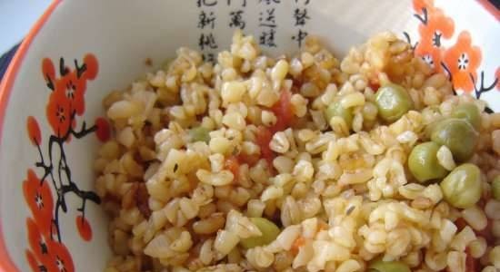 Bulgur with tomatoes in a slow cooker