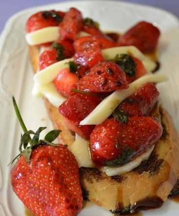 Toasts with strawberries and suluguni cheese