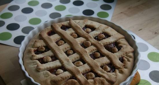 Tigranine pie with berries