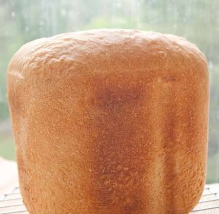 לחם חיטה על שני בצקים ביצרן לחם