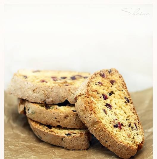 Biscotti with cranberries and almonds