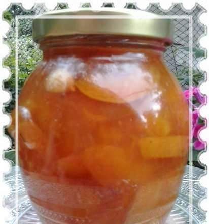 Apricot jam with blossom water