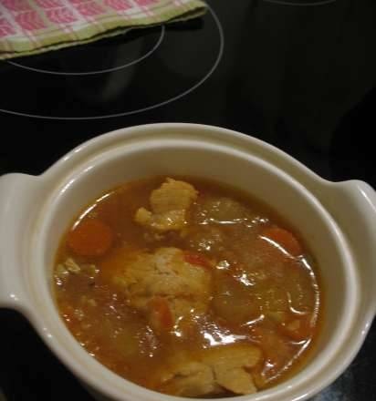Sopa de gulash de filete de pavo y verduras Multicooker Redmond RMС-01