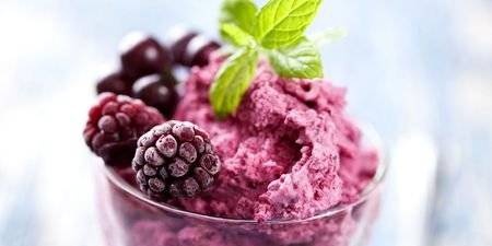 Ice cream Sundae blackberry