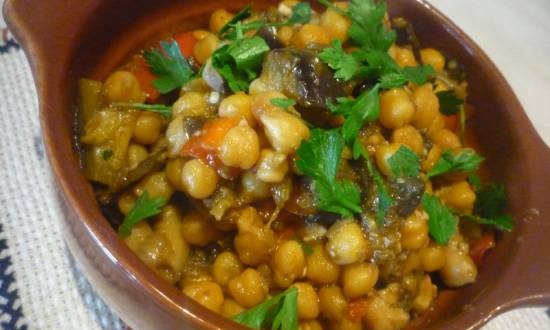 Chickpeas with vegetables 