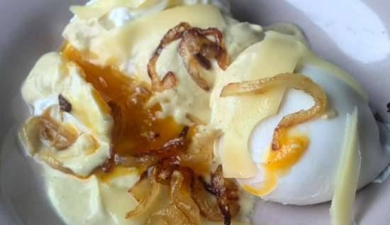 Poached eggs with sour cream, mustard and caramelized onions