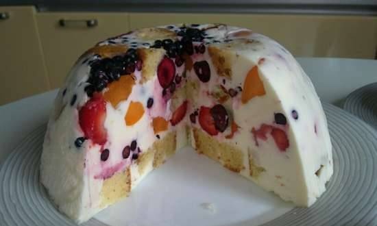 Cake with berries in sour cream jelly