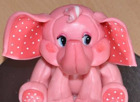 Molding a baby elephant from mastic (master class)