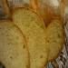 Pan de trigo y centeno con ajo asado y crema balsámica