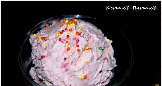 Lingonberry ice cream with condensed milk (Brand 3812 ice cream maker)
