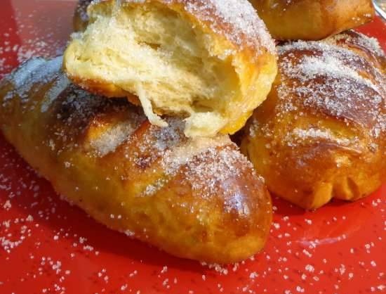 Apricot buns with sugar