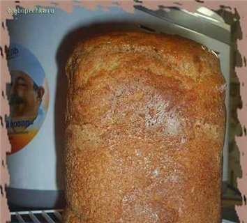Roggebrood met zuurdesem van karwijzaad in een broodbakmachine