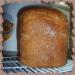 Pane di segale con lievito naturale di semi di cumino in una macchina per il pane