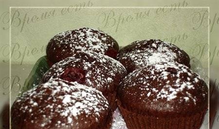 Chocolate muffins with dried cherries
