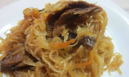 Sauerkraut stewed with dry mushrooms in the Philips HD3036 multicooker