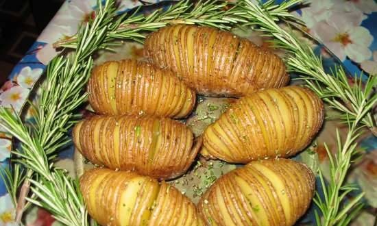 بطاطس الأكورديون (هاسيلباك) بالثوم والليمون وإكليل الجبل