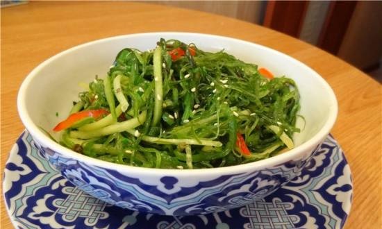 Chuka salad with cucumber and bell pepper