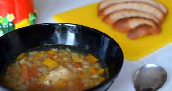 Sopa de pollo con cebada y lentejas