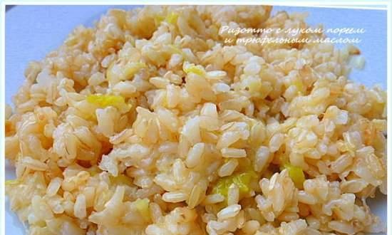 Hulled rice risotto with leeks and truffle oil in Brand 701 multicooker