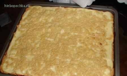 Pie with cottage cheese and streusel