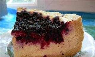 Shortbread pie with cottage cheese and black currant