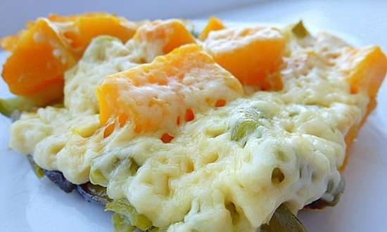 Green beans, pumpkin and zucchini baked with cheese