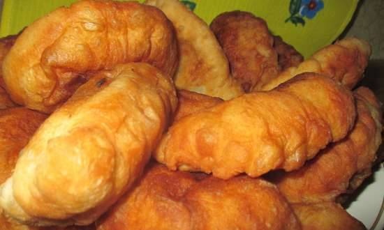 Mga pinirito na pie sa choux-free yeast na kuwarta