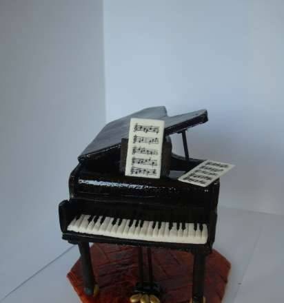Piano made of mastic