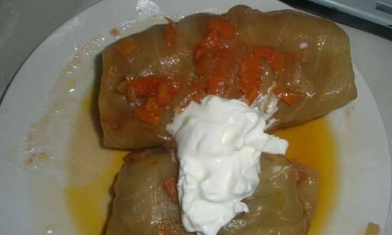 Stuffed cabbage rolls are very lazy in a pot