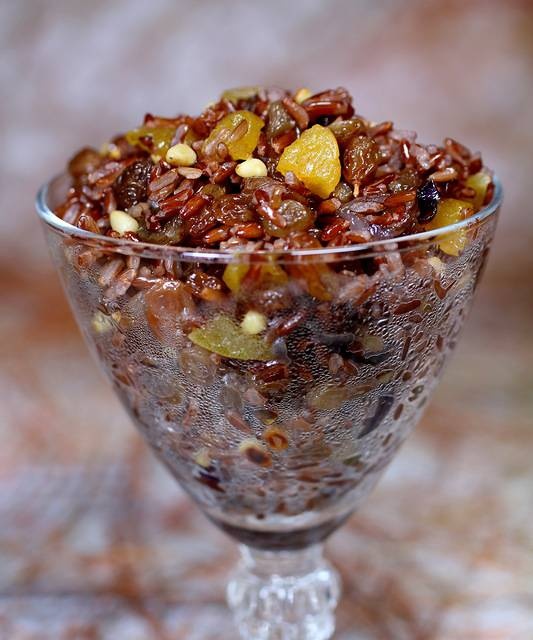 Red rice salad with dried apricots and raisins