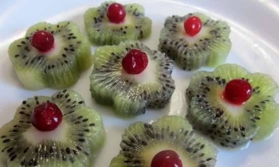 Kiwi with berries