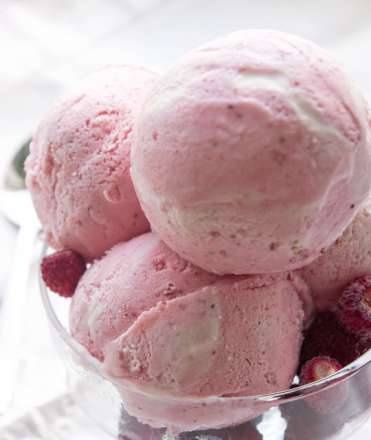 Ice cream "Strawberry with cream" (Brand 3812 ice cream maker)