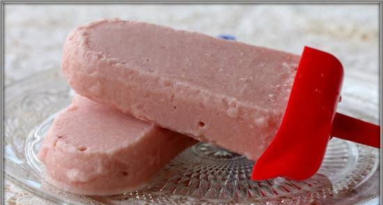 Strawberry yoghurt sorbet (Brand 3812 ice cream maker)