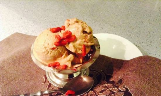 Ice cream "Double oriental coffee with goji berries and goat cheese"