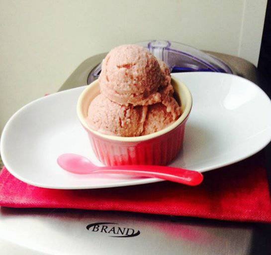 Ice cream with sabayon cream based on rosé wine, peach, raspberry, lemon verbena and goat cheese (Brand 3813)