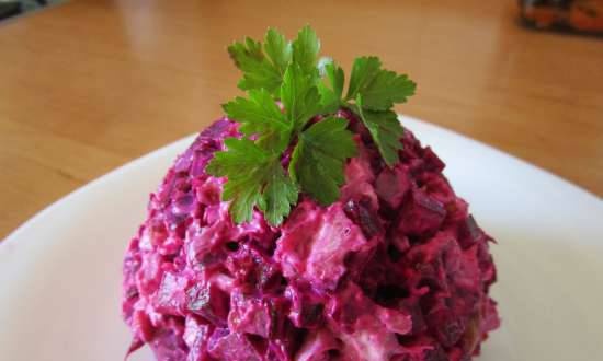 Beetroot salad with chicken