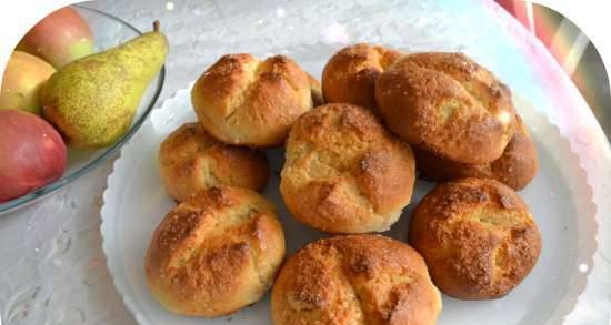 Cottage cheese buns with apples