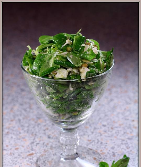 Salade met gekiemde puree en avocado