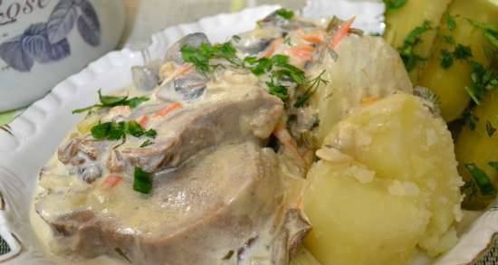 Beef tongue with mushrooms and creamy sauce