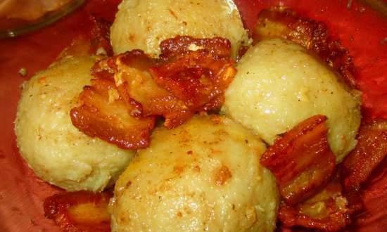 Potato dumplings with meat (boiled or fried)