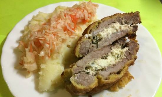 Fuldaer pork schnitzel stuffed with feta (Fuldaer Sack)