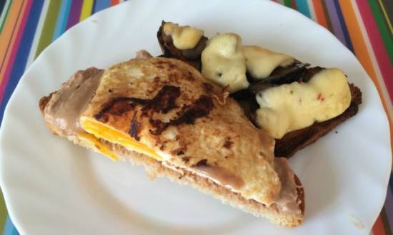 Desayuno alemán: crutones de Marienbad + tostada de champiñones