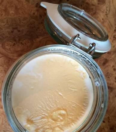 Fermented baked milk from baked milk (the complete process of simmering and fermenting milk in a multicooker)